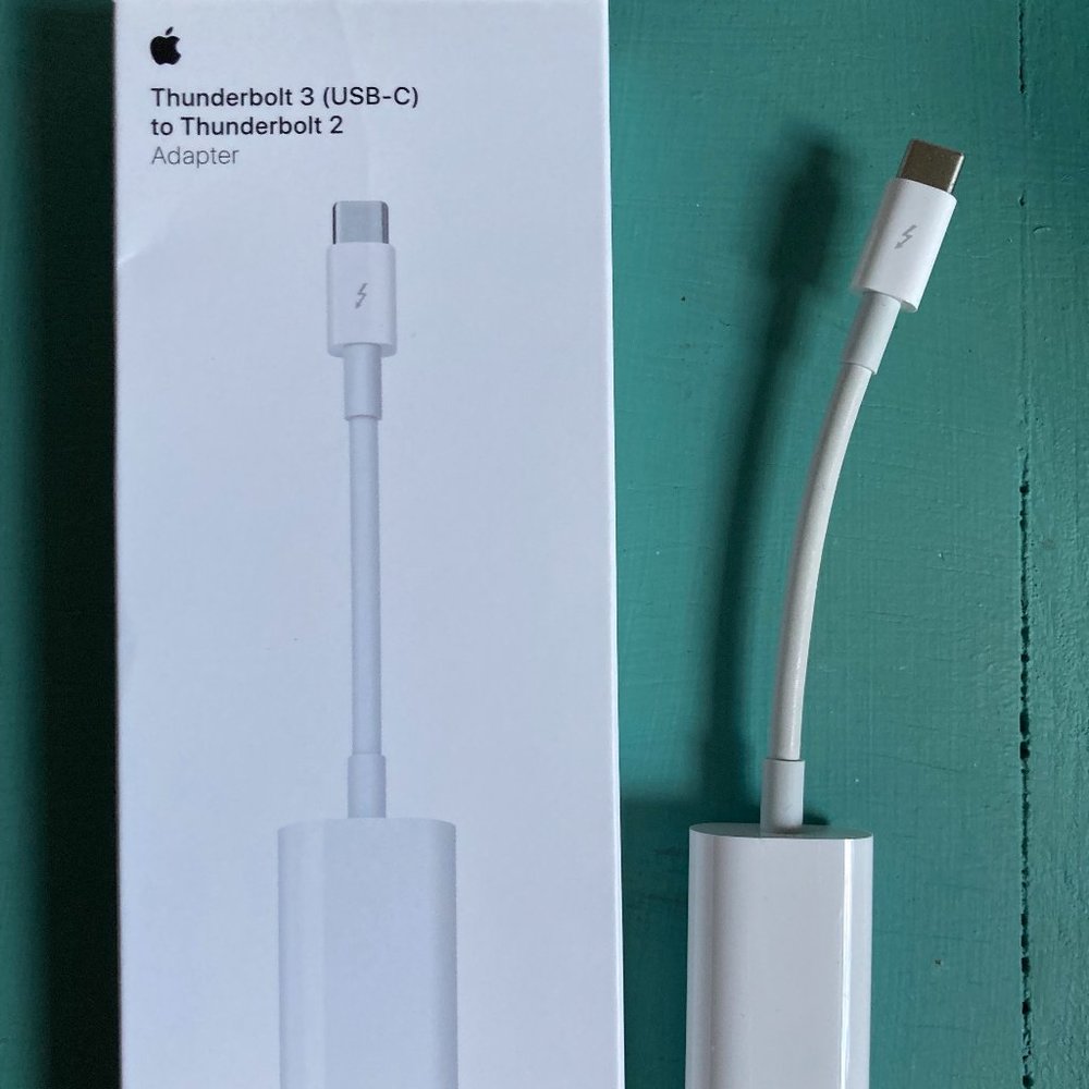 Apple.Thunderbolt 3/USB-C/to Thunderbolt 2 Adapter